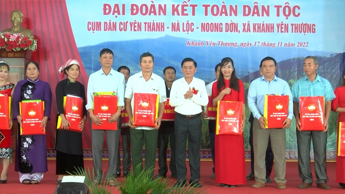 Ông Trần Cẩm Tú dự Ngày hội Đại đoàn kết toàn dân tộc tại Lào Cai